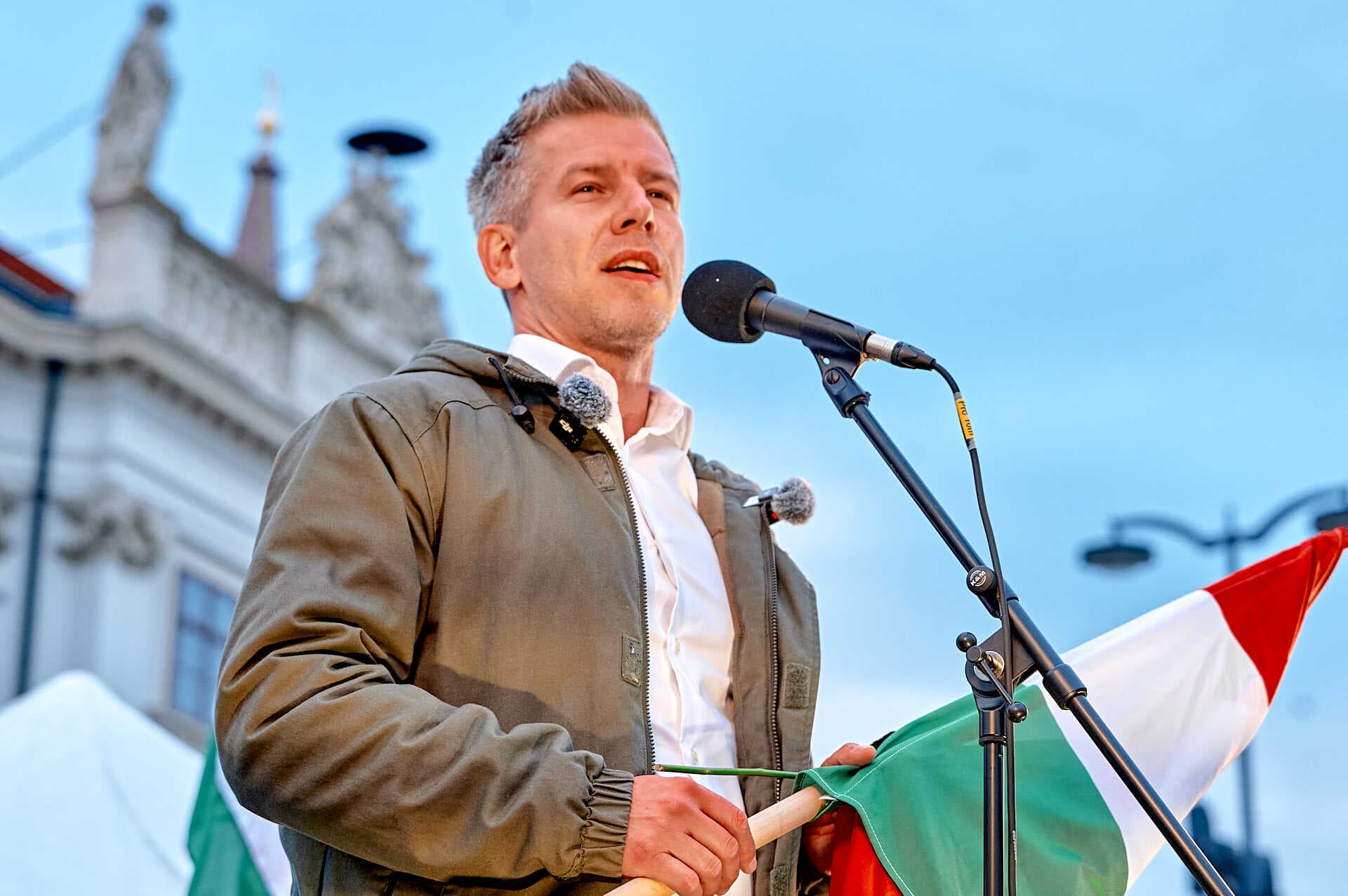 Magyar Péter üzent a megfenyegetett választópolgároknak: "a fideszes maffiának nincs hatalma felettetek"
