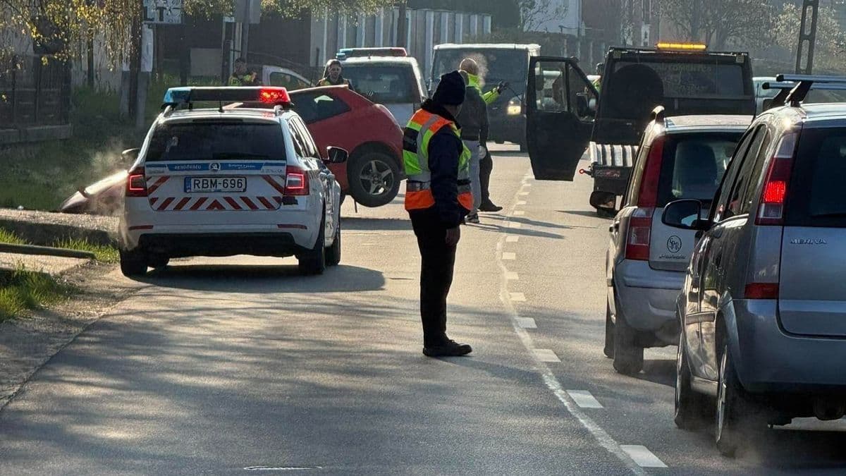 Árokba hajtott egy autó a nógrádi faluban, mentőt is riasztottak