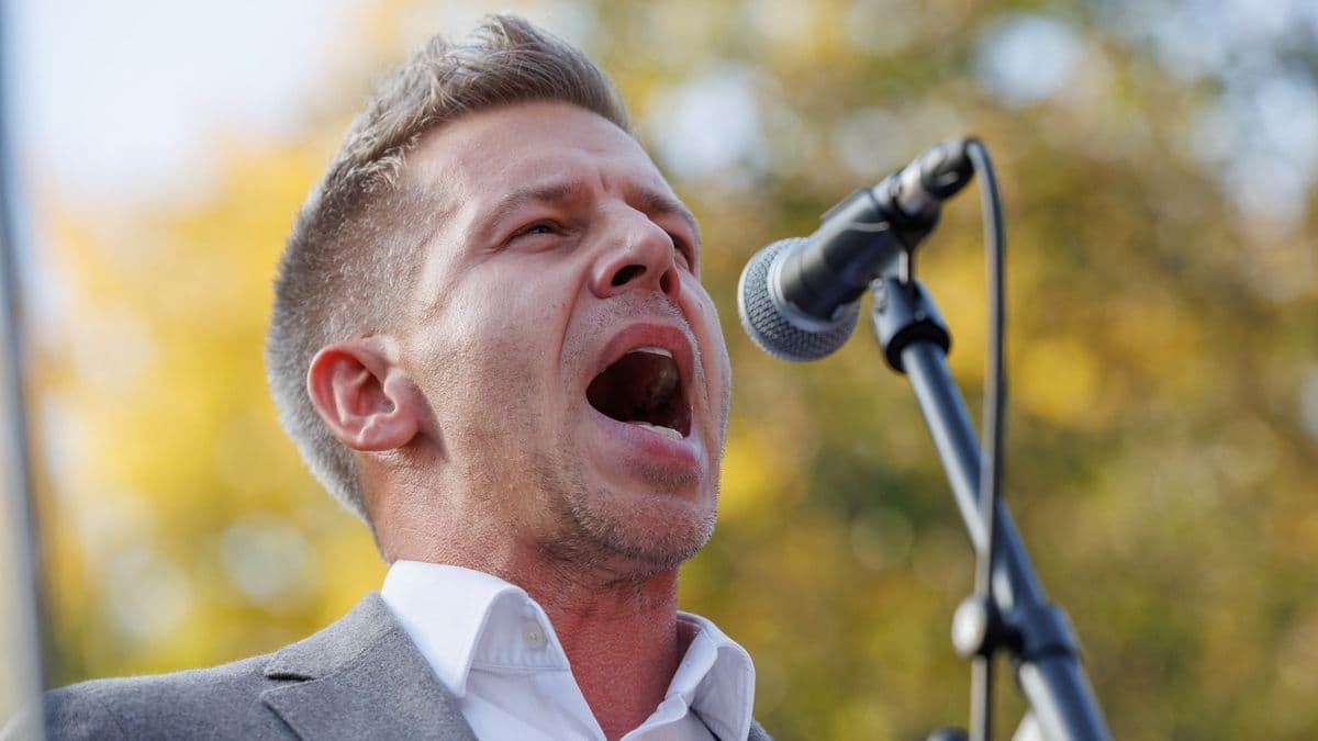 Menczer Tamás: Mi kormányzunk, ti lóbáltok, mindenki teszi, amihez ért