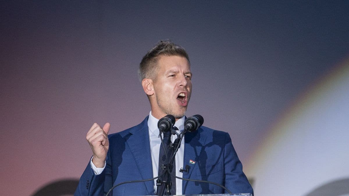 Magyar Péter még vasárnap este sem áll le, most a közmédia vezetőinek lemondását követeli