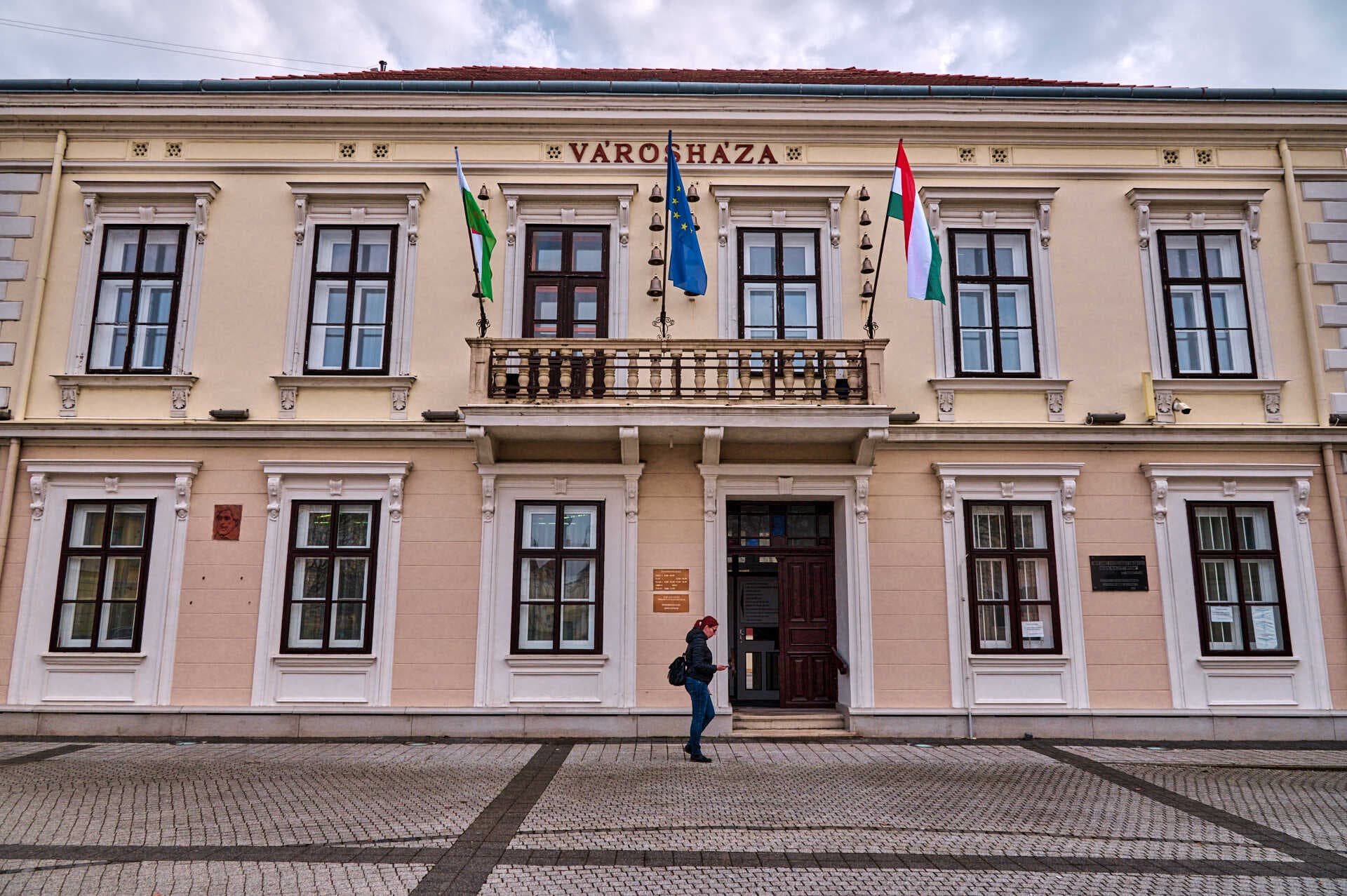 Hétre nőtt a sárvári időközi választáson induló jelöltek száma