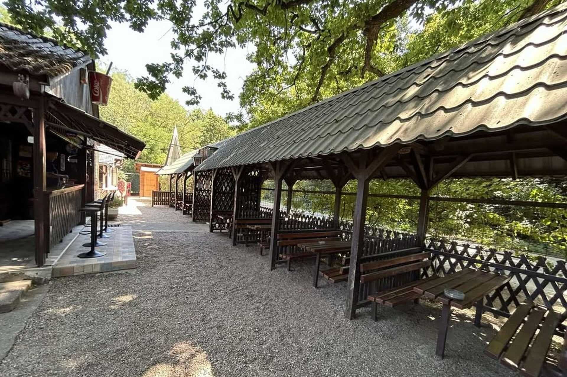 Vége a papírmunkának: a fanfárok helyett viszont gitároktól lesz hangos a Parkerdei Büfé megnyitója