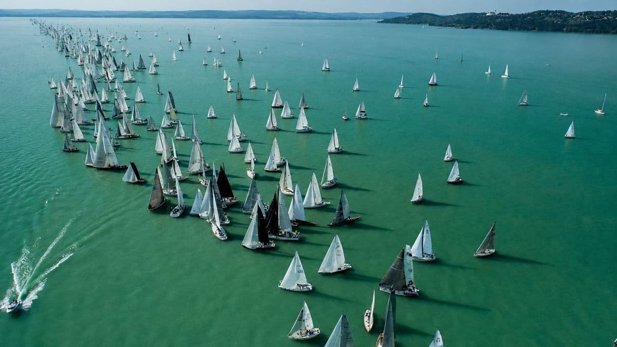Kikötőfogságba esnek a a hajók a Kékszalagon? Megkérdeztük a kétszeres bajnokot a Balaton alacsony vízállásáról