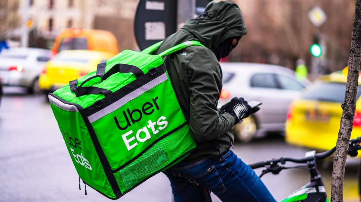 Eltűnhet a magyarok egyik kedvenc ételrendelő appja? Óriási üzletre készül az Uber, Magyarországot is elérheti a változás
