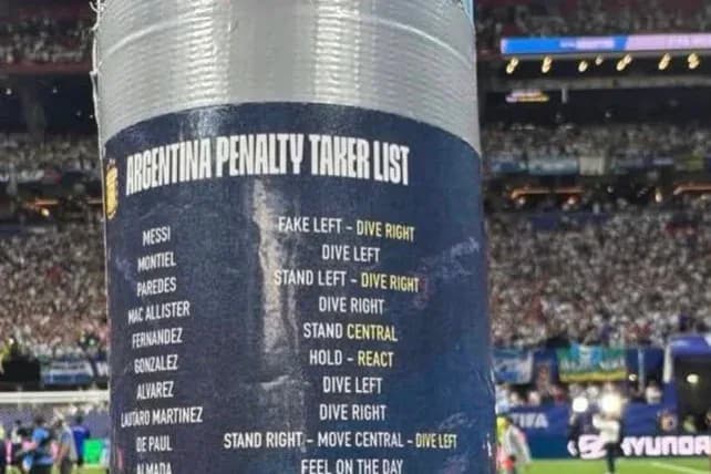 Az angol kapus kint hagyta a kulacsát, így az argentinok is megnézhették, merre vetődött volna a tizenegyeseknél