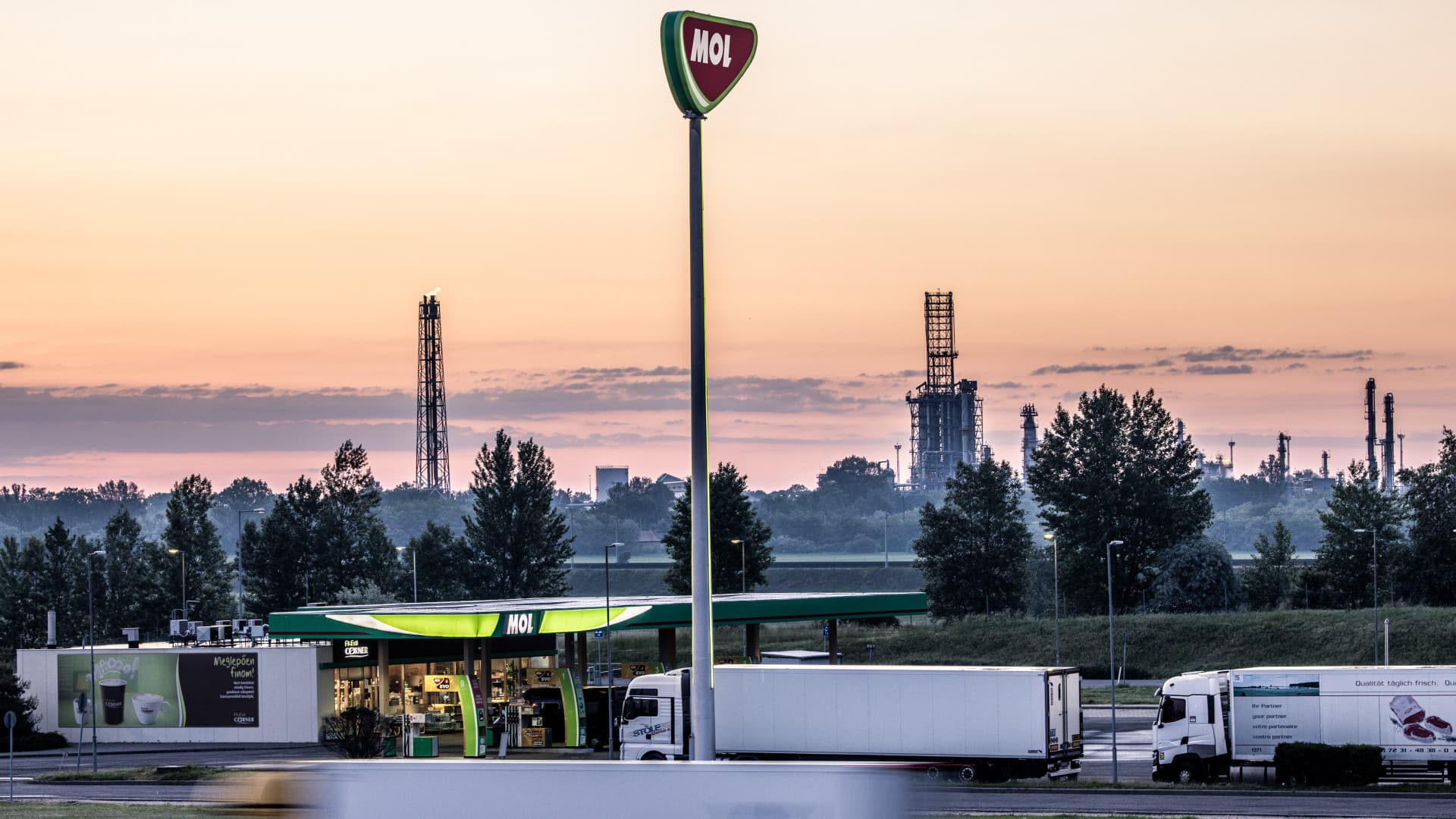 Megszólalt a Mol az üzemanyagárakról
