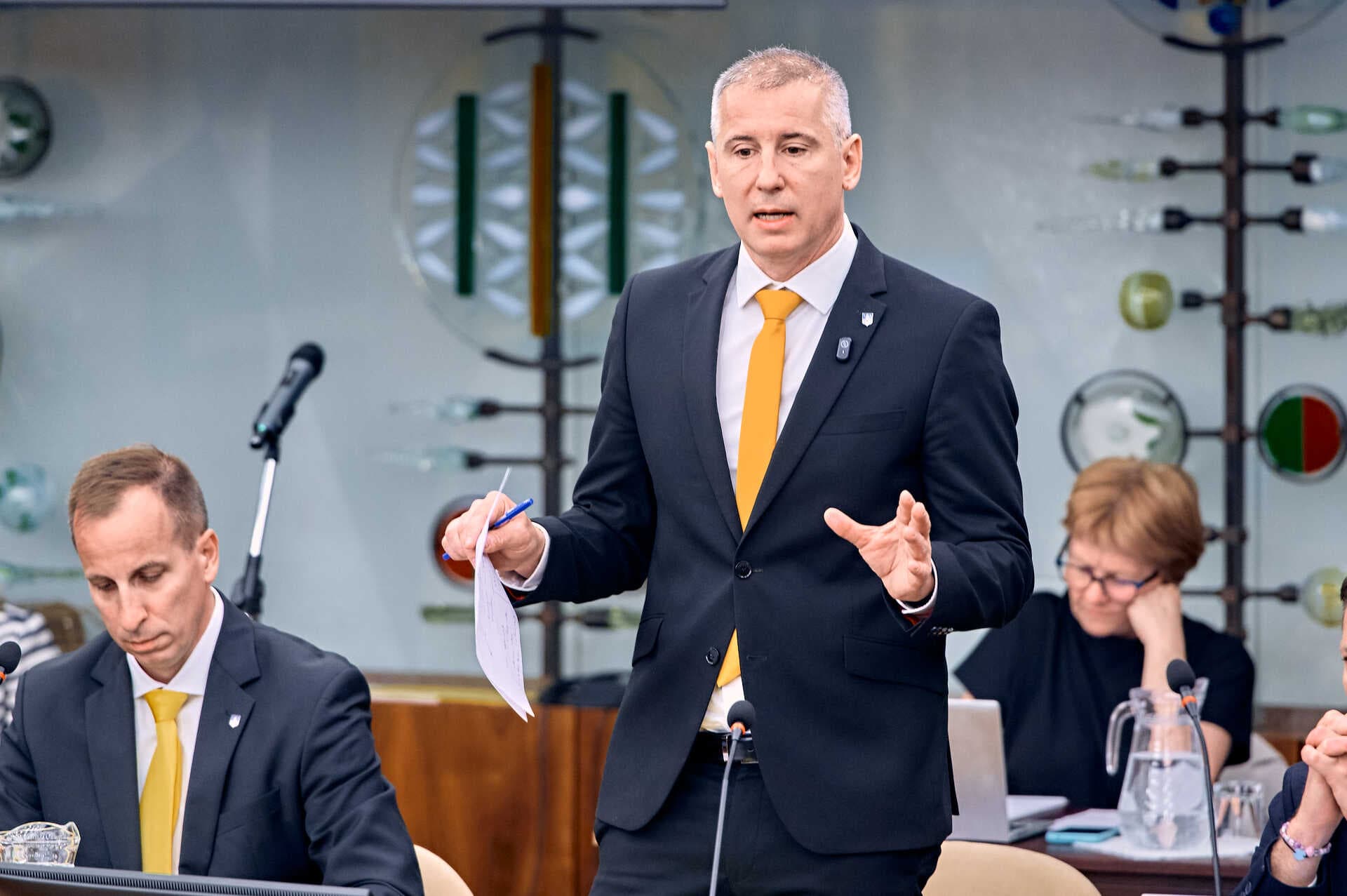 Azbeszt-helyzet: Hamarosan megérkezik a kormány döntése - mondta Szombathely polgármestere a rendkívüli közgyűlésen