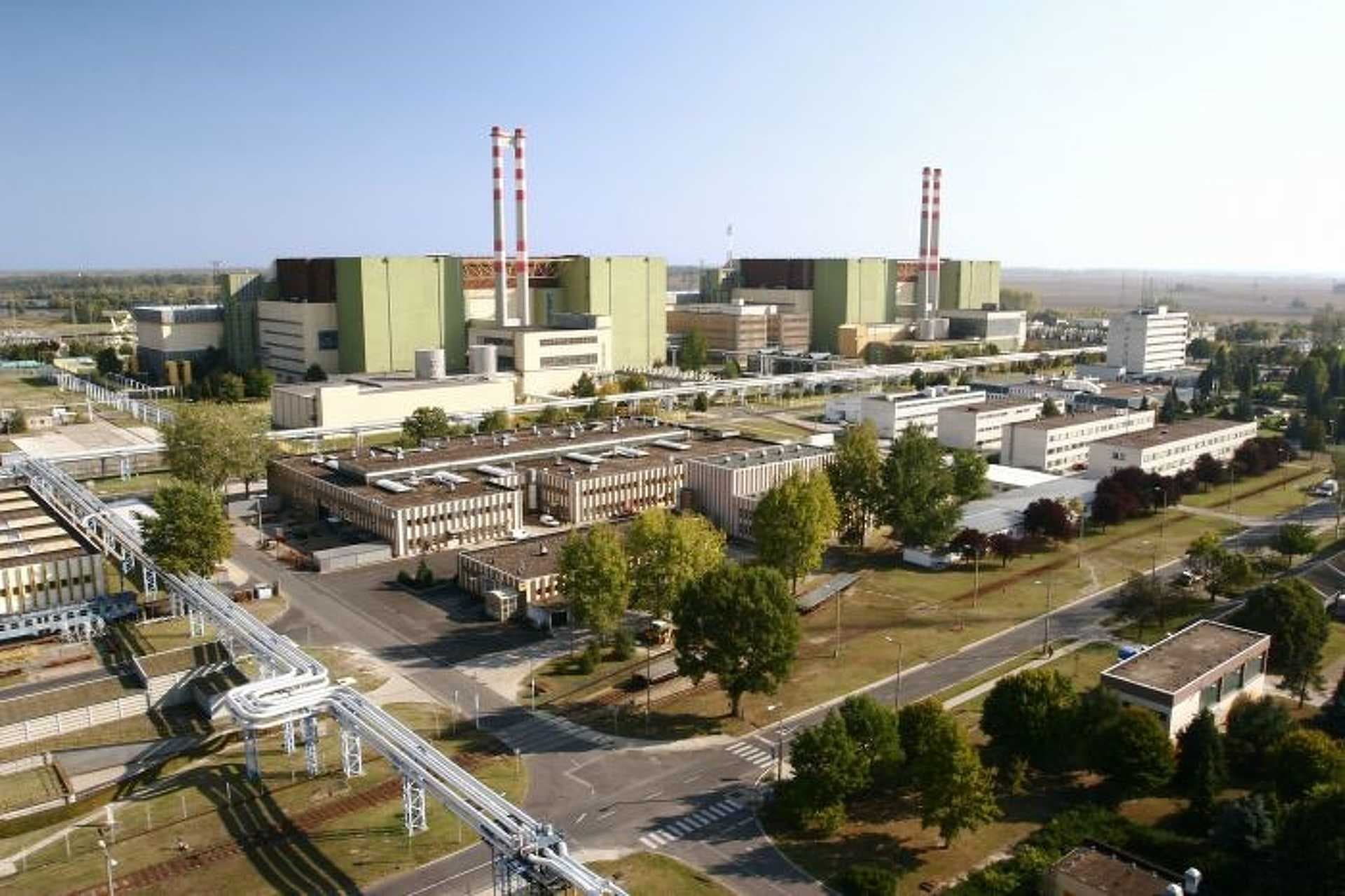 Emelkedett a Duna vízszintje Paksnál, mégsem állították le teljesen az atomerőművet