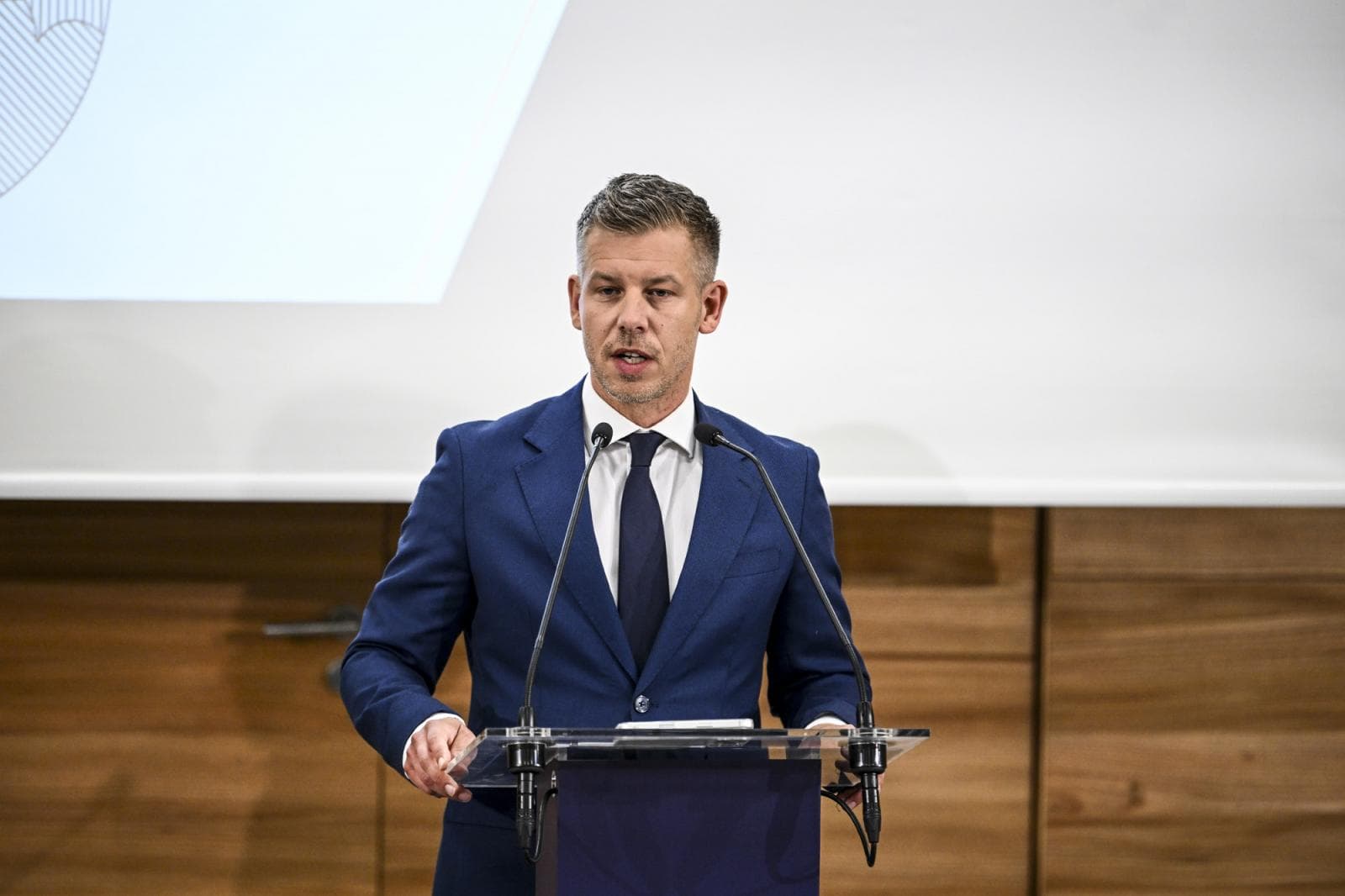 „Még mindig túl drága?” – Magyar Péteren gúnyolódik az orosz propaganda a paksi helyzet miatt