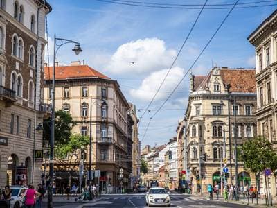 Megújul a József körút egy szakasza: elköltöznek a biciklisek a járdáról, több lesz a parkolóhely