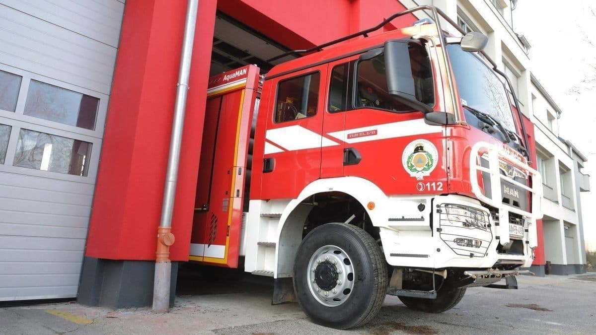Kigyulladt egy autó Hajdú-Biharban, szabadnapos rendőr kezdte meg a lángok oltását