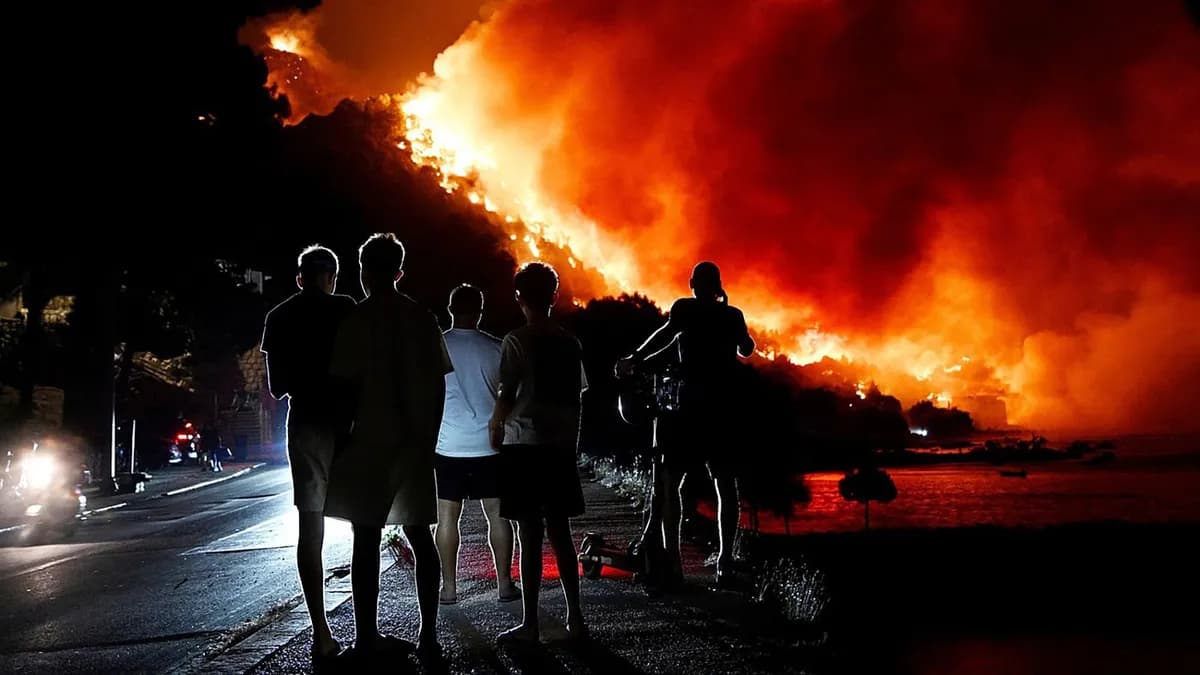 Hungarian Citizens Safe After Croatian Fire: Ministry Update