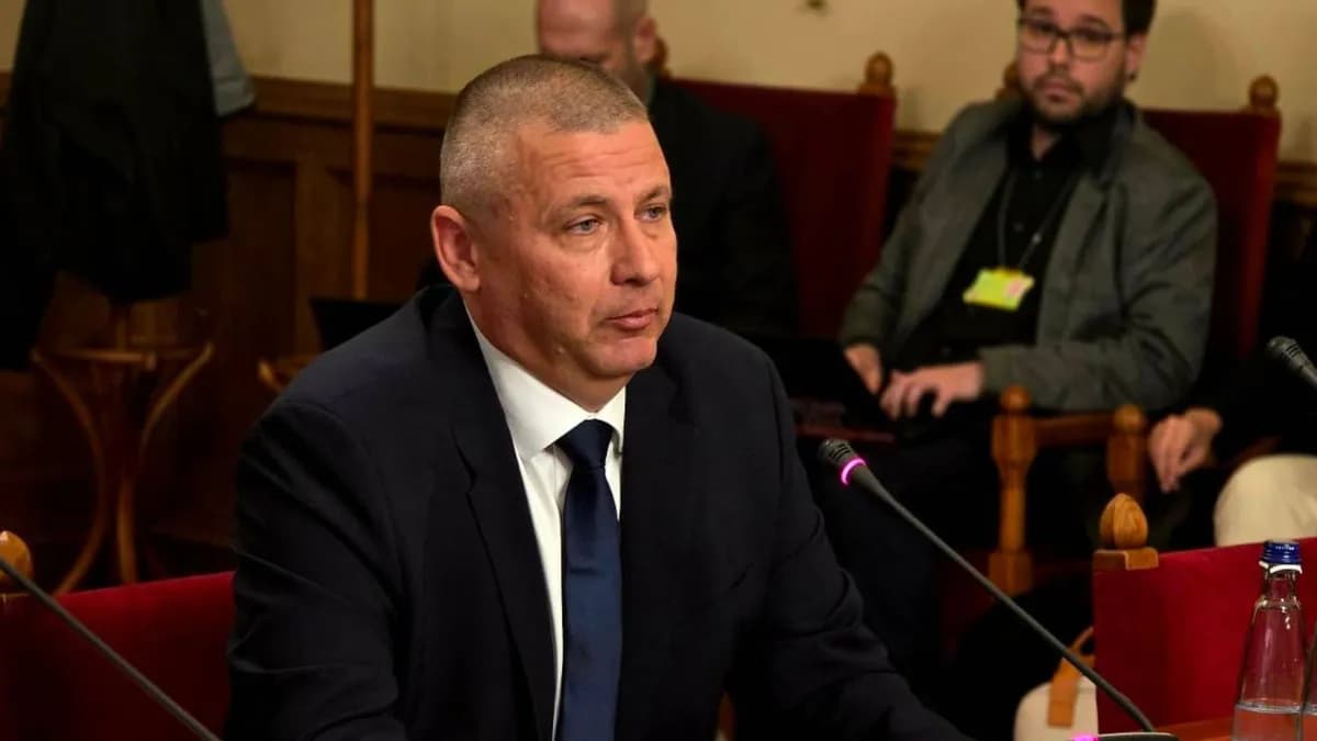Defense Minister Urges Media to Focus on Hungary’s Security